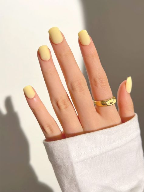 Yellow Nails Plain, Nail Plain Colors, Nails Plain Color, Plain Colored Nails, Shein Hair Accessories, Cute Yellow Nails, Plain Color Nails, Nails Short French Tip, Nails Short Round