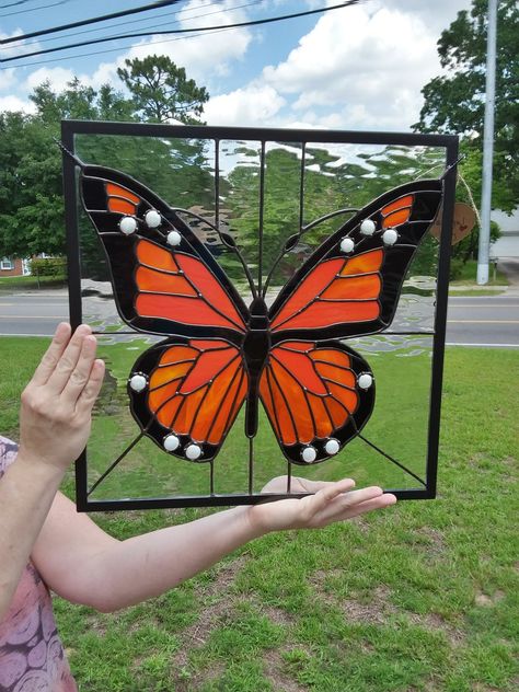 2017-Stained Glass Monarch Butterfly Made By K. Cannon Glass Painting Birds Designs, Butterfly On Glass Painting, Monarch Butterfly Mosaic, Monarch Stained Glass Pattern, Stained Glass Art Butterfly, Monarch Butterfly Stained Glass Pattern, Stained Glass Monarch Butterfly, Stain Glass Butterflies, Butterfly Stained Glass Art