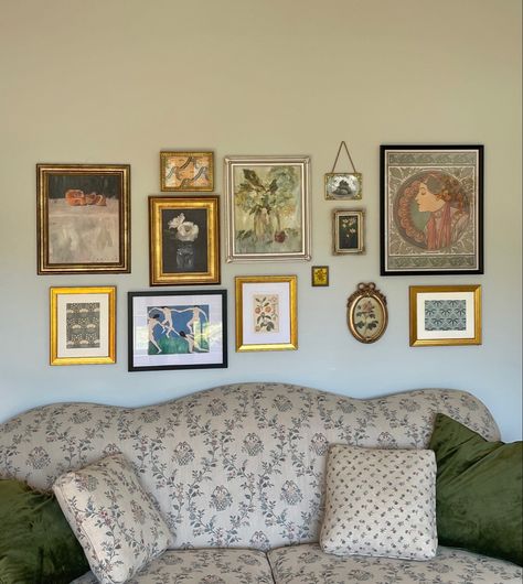 Room Decor Ideas Eclectic, Casual Gallery Wall, Eclectic Decor Aesthetic, Vintage Boho Eclectic Decor, Aesthetic Apartment Wall Decor, Gallery Wall Lake House, Small Art Gallery Wall, Small Eclectic Home, Nyc Prewar Apartment Decor