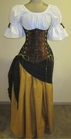 Love this pirate themed dress! Costume Viking, Under Bust Corset, Moda Hippie, Medieval Clothes, Fest Outfits, Medieval Costume, Medieval Clothing, Medieval Dress, Pirate Costume