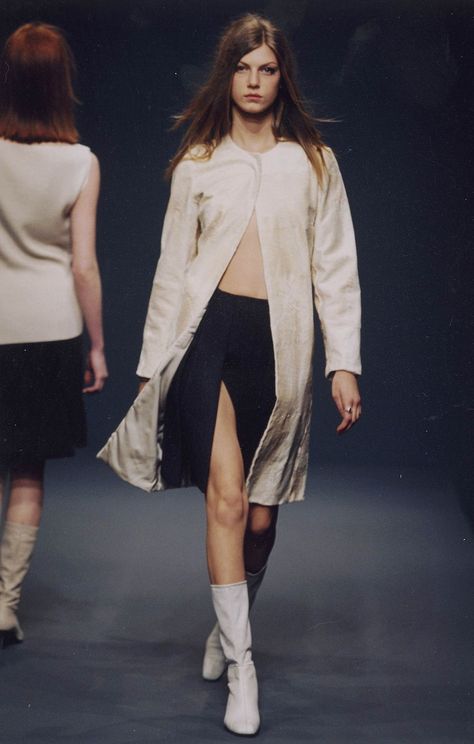 FW 1998 Womenswear Angela Lindvall, Vintage Prada, Luxury Wear, Womenswear Fashion, Couture Runway, 90s Fashion, Runway Fashion, High Fashion, Fashion Show