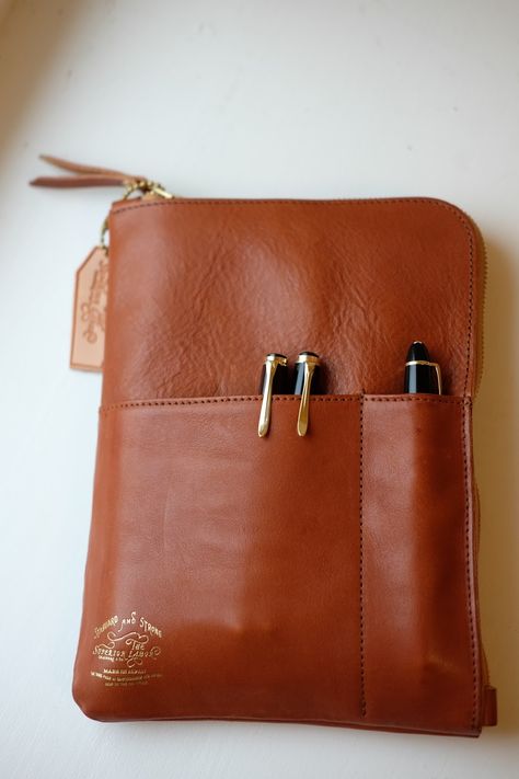 Leather Goods Ideas, The Superior Labor, Nice Accessories, Stylish Leather Bags, Travel Art Kit, Old Toronto, Leather Ipad Case, Unique Pens, Travel Gadgets