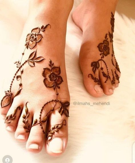 Mehndi Designs Traditional, Samfree Styles, Feet Mehandi, Foot Mehndi Designs, Feet Mehendi, Leg Henna Designs, Feet Henna, Kashee's Mehndi Designs, Foot Mehndi