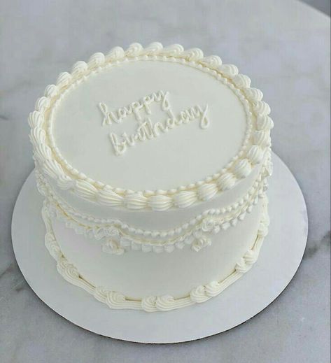 28th Birthday Cake Ideas, Birthday Cake Ideas Funny, Cake Ideas Funny, 28th Birthday Cake, Bolo Vintage, Perfect Wedding Cake, White Birthday Cakes, Vintage Birthday Cakes, White Cakes