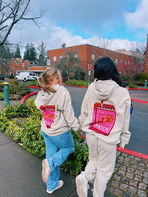 Sorority Sisters Aesthetic, Matching Sweatshirts For Best Friends, Matching Sweats, Friend Pics, Matching Sisters, Sorority Sisters, Matching Sweatshirts, Phi Mu, Aesthetic Pics