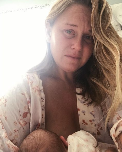 Mother opens up about the painful reality of breastfeeding | The Independent Breastfeeding Mom, Raw Photo, Breastfeeding And Pumping, Women Encouragement, Nursing Clothes, New Mothers, Parenting Tips, Popsugar, New Baby Products