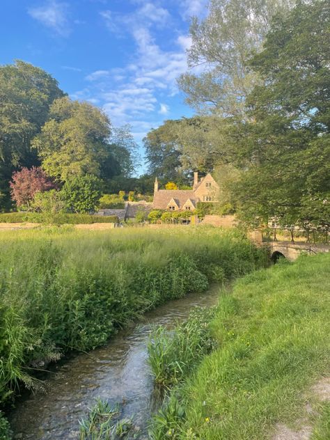 English Summer Aesthetic, English Countryside Summer, British Countryside Aesthetic, Aesthetic Landscapes, Countryside Girl, British Cottage, English Summer, British Summer, British Countryside