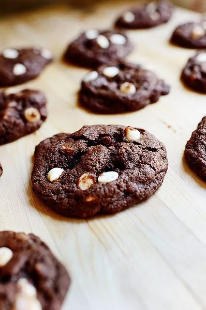 Chocolate White Chocolate Chip Cookies, Creme Brulee Recept, Flourless Brownie, Resepi Biskut, Brownie Cheesecake, White Chocolate Chip, Double Chocolate Chip Cookies, Cooking Cookies, White Chocolate Chip Cookies