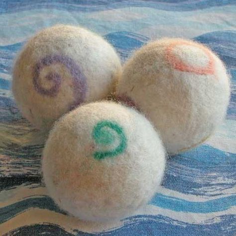 PDF tutorial  How to make your own Wool Dryer Balls  by poupees, $4.00 Juggling Balls, Felt Wool Ball, Felt Craft Projects, Make Your Own Wine, Felted Bowls, Diy Wool, Crib Toys, Diy Kids Toys, Dryer Balls