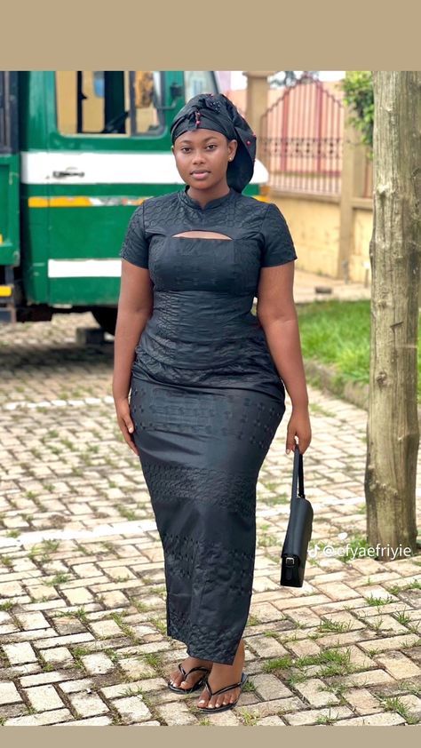 Lace Dress Styles Ghana, Dresses For Women Classy, Pearl Dresses, Lace Dress Classy, Fancy Short Dresses, Classy Short Dresses, Traditional African Clothing, African Print Dress Ankara, African Dresses For Kids