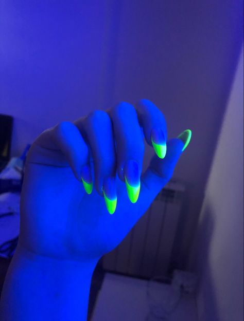 nails with a neon green french on blue led lights Nails Neon Blue, Blue And Green Nails, Green Nails Aesthetic, Summer Nails Neon, Monochrome Nails, Neon Acrylic Nails, Nails Neon, Neon Green Nails, Aesthetic Neon