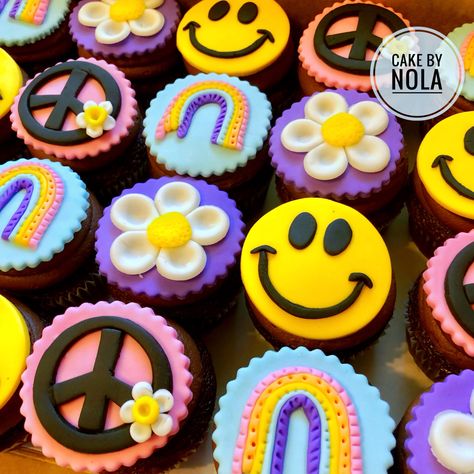 60s Birthday Cake Ideas, Dazed And Engaged Cupcakes, Five Is A Vibe Birthday Cupcakes, Retro Cupcake Ideas, 70s Themed Cupcakes, Groovy Theme Cupcakes, 60s Cupcakes, Five Is A Vibe Cupcakes, Two Groovy Cupcake Ideas