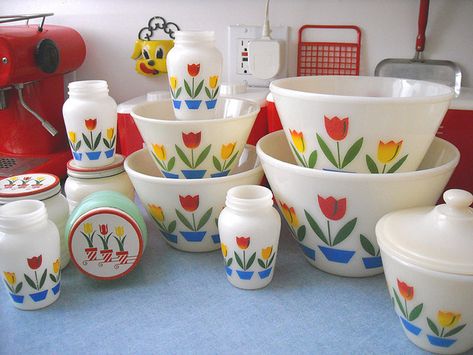 Fireking Tulip Collection. swoon.....I have the bowls! Fire King Dishes, Pyrex Collection, Vintage Dishware, Classic Kitchen, Vintage Fire King, Vintage Kitchenware, Vintage Bowls, Negroni, Vintage Dishes