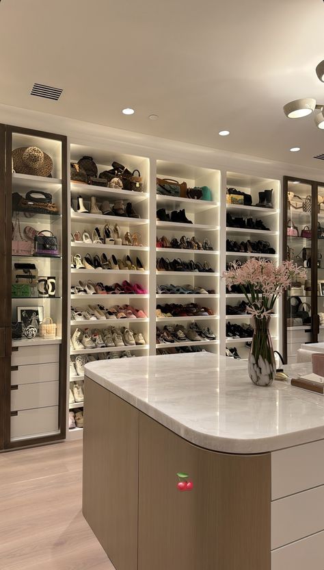 @ Sofia Richie Grainge Luxury Dressing Room Beautiful Closets, Walk In Shoe Closet, Walk In Closet Luxury, Lotto Win, Rich Closet, Clothing Room, Dream Closet Design, Beautiful Closets, Luxury Closets Design