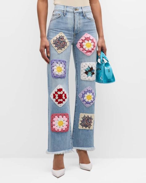 T5K9H Cout De La Liberte Carrie Crochet Patch Jeans Granny Square Jeans, Crochet On Denim, Jeans With Crochet, Crochet Jeans, Jeans Bordados, Thrift Flip Ideas, Jeans Upcycle, Crochet Styles, Painted Clothes Diy