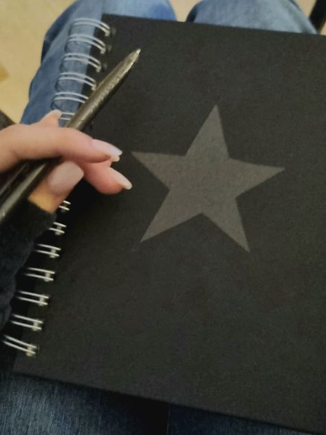 Stargirl Drawing, Girl Autumn Aesthetic, Autumn Sketchbook, Star Things, Aesthetic Sketchbook, Star Core, Star Aesthetic, Star Book, Drawing Aesthetic