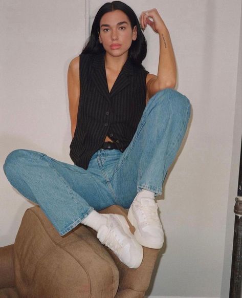 Dua Lipa style inspo street style 2023 outfit outfits fashion looks makeup hair hairstyle tattoo ideas it girl aesthetic rich girl aesthetic beauty celebrity Puma Women Outfit, Puma Outfit Women, Puma Outfit, Look Festival, Dua Lipa, Outfit Inspo Fall, Fashion Fits, New Photo, Street Style Women