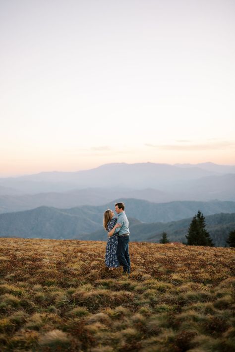 Discover the stunning allure of Roan Mountain engagement photos taken at the iconic Carver's Gap. Crafted by an award-winning Asheville wedding photographer, these images capture the raw, breathtaking beauty of the Appalachian Mountains like never before. Filled with adventurous and surreal photo ideas, these pictures embody love and nature in harmony. Uncover the magic yourself; see the photos now. Mountain Engagement Pictures, Roan Mountain, Mountain Vibes, Mountain Engagement Photos, Engagement Photo Ideas, Surreal Photos, Asheville Wedding, Film Images, Mountain Photos