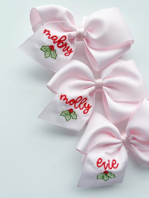 Monogram Ideas For Clothes, Hand Embroidered Hair Bows, Christmas Embroidery Gifts, Hand Embroidered Bow, Embroidery Items To Sell, Hand Embroidery Baby Clothes, Christmas T-shirts, Embroidery Hair Bows, Embroidered Christmas Gifts