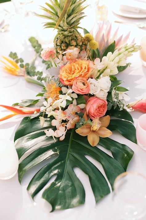 Coral wedding centerpiece | Tropical Beachside Maui Wedding - Perfete #weddings #weddingflowers #centerpiece #weddingcenterpiece #weddingdecor #weddingdecorations #floral Wedding Table Flower Centerpieces, Tropical Wedding Table, Tropical Wedding Centerpieces, Tropical Wedding Theme, Tropical Wedding Inspiration, Anna Kim, Tropical Wedding Flowers, Tropical Bridal Showers, Fiesta Tropical