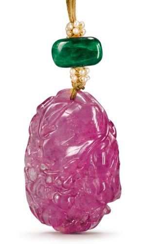 A PINK TOURMALINE PENDANT QING DYNASTY, 18TH / 19TH CENTURY Estimate  4,000 — 6,000 USD LOT SOLD. 25,000 USD.  13/09/17 ||| sotheby's n09674lot9jyxyen Necklaces Ideas, Chinese Jewelry, Tourmaline Pendant, Tourmaline Jewelry, Pearl Cluster, Jade Jewelry, Qing Dynasty, Chinese Antiques, Precious Gems