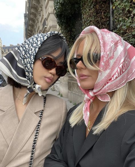 Scarf Aesthetic, Model Woman, Dior Paris, Luxury Lifestyle Women, Silk Headscarf, Head Scarf Styles, Ways To Wear A Scarf, Scarf Outfit, Insta Ideas