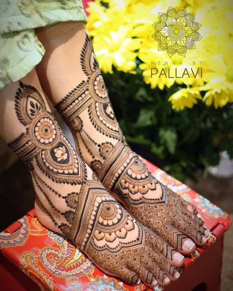 Secrets of a Punjabi Girl Leg Mehendi Design, Bridal Couple, Leg Mehndi, Tato Henna, Bridal Mehendi Designs Hands, Legs Mehndi Design, Bridal Henna Designs, Modern Mehndi Designs, Engagement Mehndi Designs