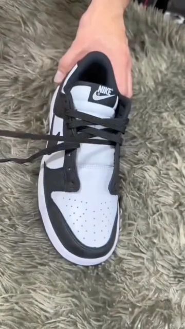 Sneaker Reseller / c.kicks on Instagram: "Nike Dunk  Laces Style 🤩  #kicksaddict #kickstag #kicksology #sneakerness #sneakercollector #sneakergame #sneakercollector #shoesstyle #shoeselfie #shoelovers" How To Fix Shoe Laces, How To Lace Shoes Without Tying Sneakers, Show Lace Tying Ideas, Cool Shoe Laces, Dunk Laces, Dunk Lows, Shoe Selfie, Sb Dunks, Shoe Lace Tying Techniques