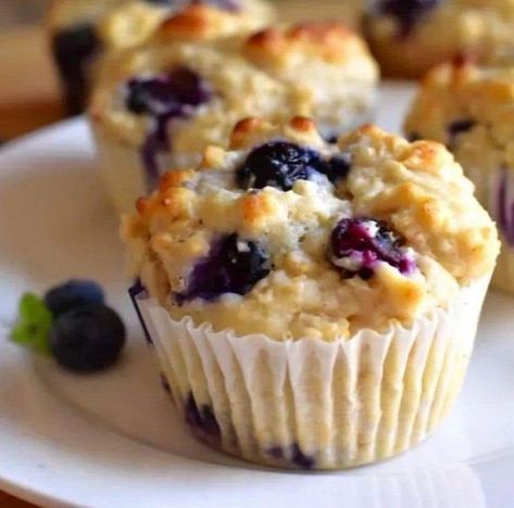 Weight Watchers Recipes (Simple & Easy) | Light and fluffy Cinnamon Muffins are fresh from the oven in just 25 minutes | Facebook Weight Watchers Blueberry Muffins, Flavored Breads, Muffin Recipes Cinnamon, Oatmeal Blueberry, Breakfast Blueberry, Weight Watchers Muffins, Blueberry Snacks, Cheese Burrito, Blueberry Oatmeal Muffins