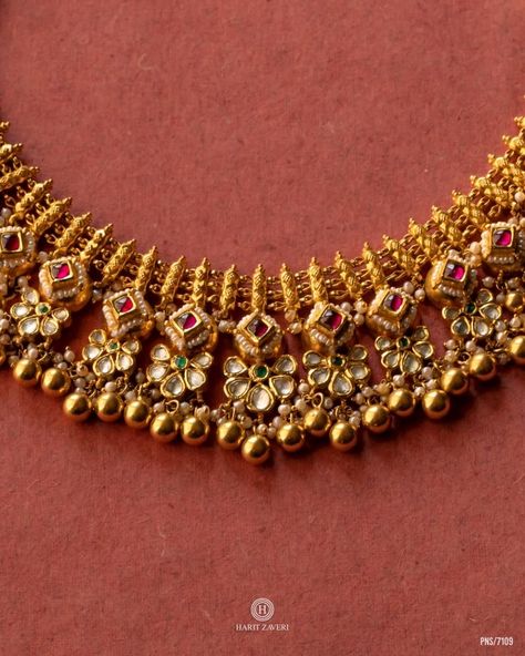 Gold Traditional Jewellery, Antique Gold Necklace Set, Harit Zaveri Jewellery, Short Gold Necklace, Unique Gold Jewelry Designs, Neck Pieces Jewelry, Antique Necklaces Design, Choker Necklace Designs, Antique Gold Jewelry Indian