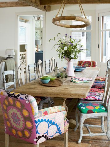 23 Spectacularly Inspiring Mismatched Dining Chairs Compositions | Homesthetics - Inspiring ideas for your home. Mismatched Dining Chairs, Mismatched Chairs, Small Kitchens, Quirky Home Decor, Colorful Chairs, The Dining Room, Maximalism, Ikea Hacks, Wainscoting