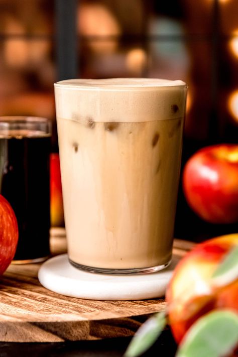 Iced Apple Crisp Non-Dairy Cream Chai (Starbucks Copycat) - coffeecopycat.com Chai Starbucks, Apple Chai Latte, Pumpkin Drink Recipes, Chai Latte Starbucks, Homemade Pumpkin Spice Syrup, Starbucks Fall Drinks, Apple Chai, Apple Brown Sugar, Starbucks Pumpkin Spice