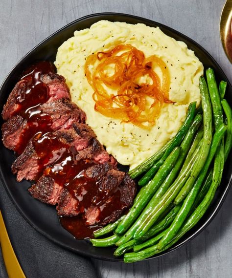 HelloFresh Bavette Steak, Pan Sauce, Hello Fresh Recipes, Recetas Keto, Garlic Parmesan Chicken, Dandelion Recipes, Roasted Asparagus, Hello Fresh, Meal Kit