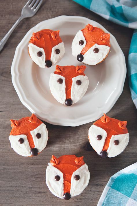 Five Minute Fox Cupcakes Fox Cupcakes, Woodland Baby Shower Ideas, Fox Cake, Fox Birthday, Fox Baby Shower, Baby Shower Woodland Theme, Easy Cupcakes, Sweet Bakery, Cute Cupcakes