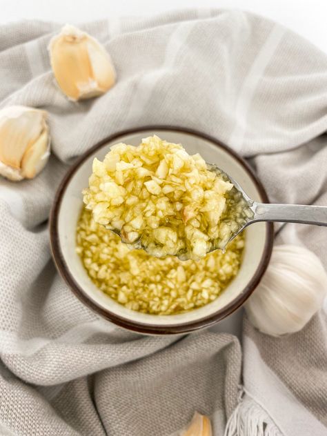 Garlic Preserved In Olive Oil, Garlic In Olive Oil Preserving, Canned Minced Garlic, Minced Garlic Diy, Preserve Garlic In Olive Oil, Minced Garlic In Olive Oil, Minced Garlic Canning, Homemade Minced Garlic, Preserving Garlic In Olive Oil