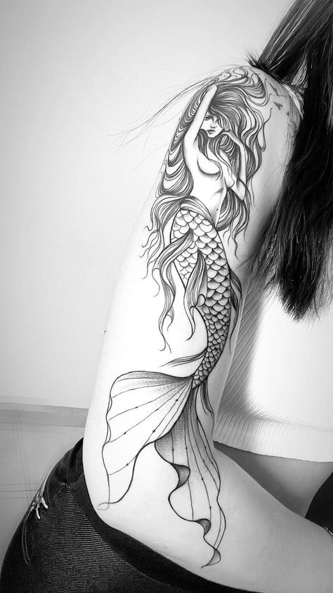 Sea Back Tattoo Women, Capricorn Women Tattoo, Feminine Mermaid Tattoo, Two Mermaids Tattoo, Ocean Compass Tattoo, Ocean Back Tattoo, Ocean Lover Tattoo, Ursula Tattoo, Mermaid Tattoo Ideas