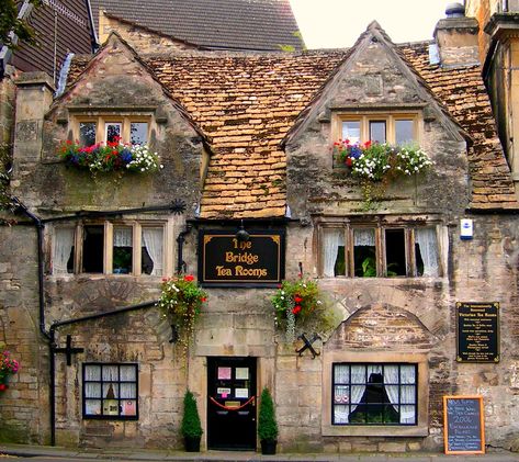 Aesthetic Tangled, Henford On Bagley, Mermaid Sleeping, Moana Aesthetic, Stahl House, British Isles Map, Bradford England, Best Landscape Photography, Bradford On Avon