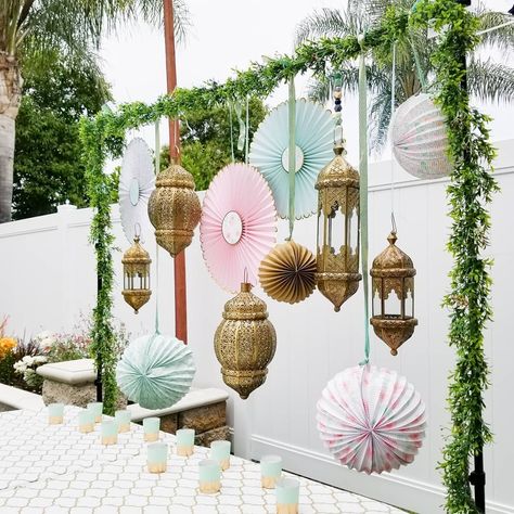 I had so much fun hosting my first simple pre-Eid Garden Party and spending some special time with some of my closest friends yesterday! 💗… Memory Diy, Decoraciones Ramadan, Eid Ideas, Ramadan Party, Islamic Celebrations, Eid Mubarak Decoration, Eid Decor, Eid Mubarak Card, Moroccan Theme