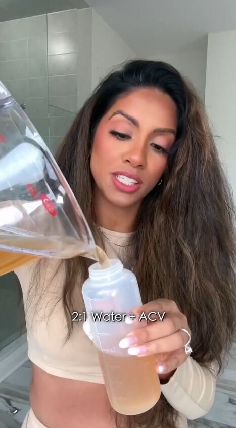 Homemade Acv Hair Rinse, Apple Cider Rinse For Hair, Apple Cider Vinegar Hair Rinse Recipe, Apple Vinegar For Hair, Apple Vinegar Hair Rinse, Acv Hair Rinse, Hair Rinse Recipe, Apple Cider Vinager, Apple Cider Vinegar Hair Rinse