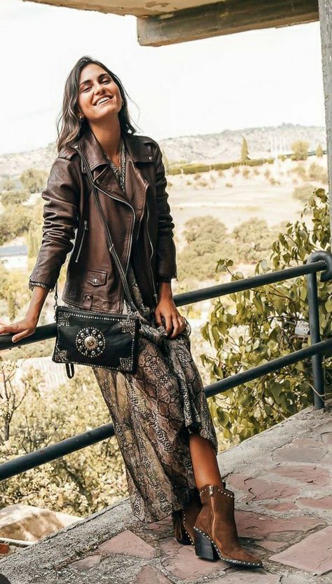 Modern Boho Outfits, Hippie Mom Style, Nicole Richie Outfits, Outfit Bohemio, Vestidos Country, Outfit Boho Chic, Boho Fall Outfits, Ralph Lauren Looks, Hippie Mom