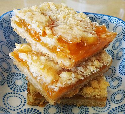 Purim Treats, Nut Horns, Apricot Desserts, Apricot Bars Recipe, Pastelitos Recipe, Lighter Desserts, Apple Squares, Apricot Dessert, Apricot Bars