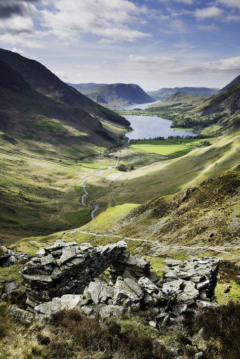 Lake District Buttermere, Lake District England, Wild Camp, Irish Countryside, Castles In England, Road Trip Places, Landscape Concept, Watercolor Mountains, Cumbria