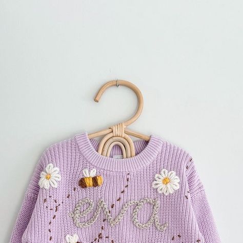 Little Looks by Lilly on Instagram: "So cute for spring and summer 🐝🌸 get your own custom sweater in our shop now #customclothing #handembroidery #namesweater" Caroline Outfits, Embroidery Sweater Diy, Sweater Diy, Embroidery Yarn, Crocheted Stuff, Sweater Ideas, Custom Sweaters, Girls Stuff, Embroidery Sweater