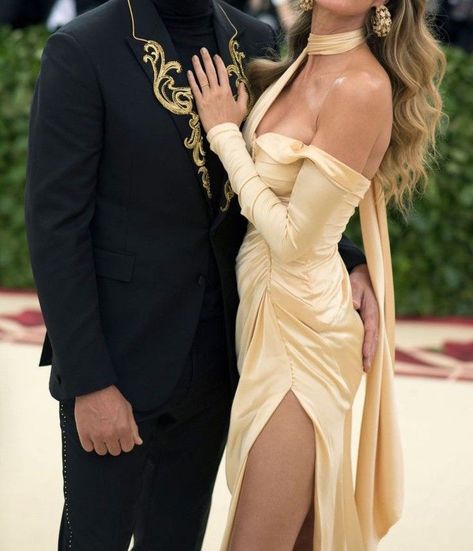 Red Carpet Aesthetic, Red Carpet Couples, Twisted Games, Money Dress, Where Is The Love, Met Gala Red Carpet, Twisted Series, Gisele Bundchen, Old Money Aesthetic