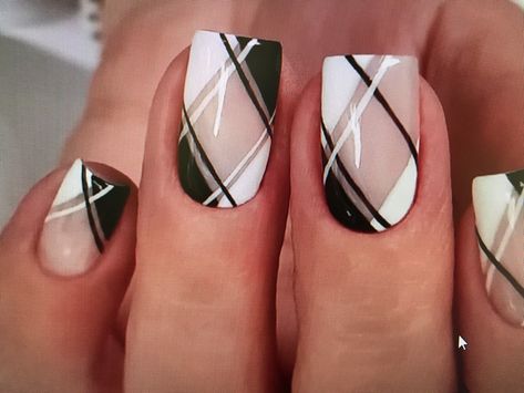 Chex Nail Art, Plaid Gel Nail Designs, Easy Plaid Nail Art, Red Gray Nails, New Nail Trend 2024, Tartan Nail Art, Red And Black Plaid Nails, Black And White Plaid Nails, Plaid Nails Designs