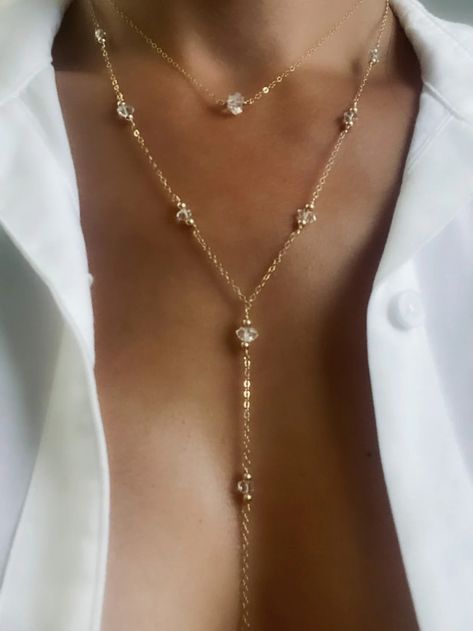 Expensive Necklaces Luxury, Gold Jewelry Formal, Elegant Jewelry Classy, Y Necklace Gold, Gold Body Jewellery, Beautiful Tiaras, Gold Girl, Gold Jewelry Sets, Jewelry Accessories Ideas