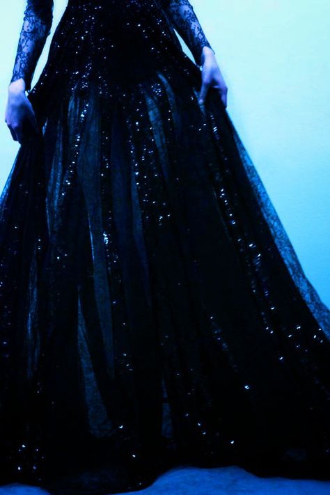 Dark Blue Gown Aesthetic, Night Queen Aesthetic, Royal Blue Dress Aesthetic, Dark Blue Princess Aesthetic, Blue Gown Aesthetic, Blue Magic Aesthetic, Luna Aesthetic, Stolen Heir, Gown Aesthetic