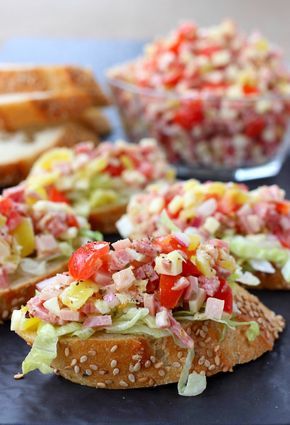 This Italian Sub Bruschetta has all the flavors of your favorite sub sandwich! Perfect for appetizers, tailgating or a fun dinner at home! The post Italian Sub Bruschetta appeared first on Honest Cooking. :: Food Fun Easy Appetizers, Tomato Bruschetta Recipe, Unstuffed Peppers, Sub Sandwich, Italian Sub, Fun Dinner, Italian Meats, Bruschetta Recipe, Meat Appetizers