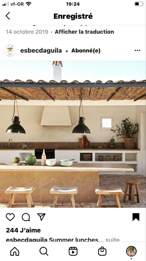 Terracotta Tiles Outdoor, Zona Bbq, Spanish Outdoor Kitchen, Portugal House, Luxury Mediterranean Homes, Garden Apartment, Outdoor Barbeque, Outdoor Bbq Kitchen, Greek House