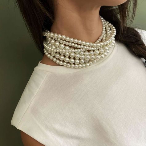 ⚪️A jaw-dropping multi-layered pearl choker necklace for the prima donna in you! #pearlsnecklace #pearlchoker #extravagant #luxuryjewelry #handmadejewelry #anangelshug Pearl Choker Outfit, Choker Outfit, Choker Necklace Handmade, Chunky Pearl Necklace, Pearl Necklace Choker, Layered Pearl Necklace, Extraordinary Jewelry, Necklace Luxury, Chunky Pearls